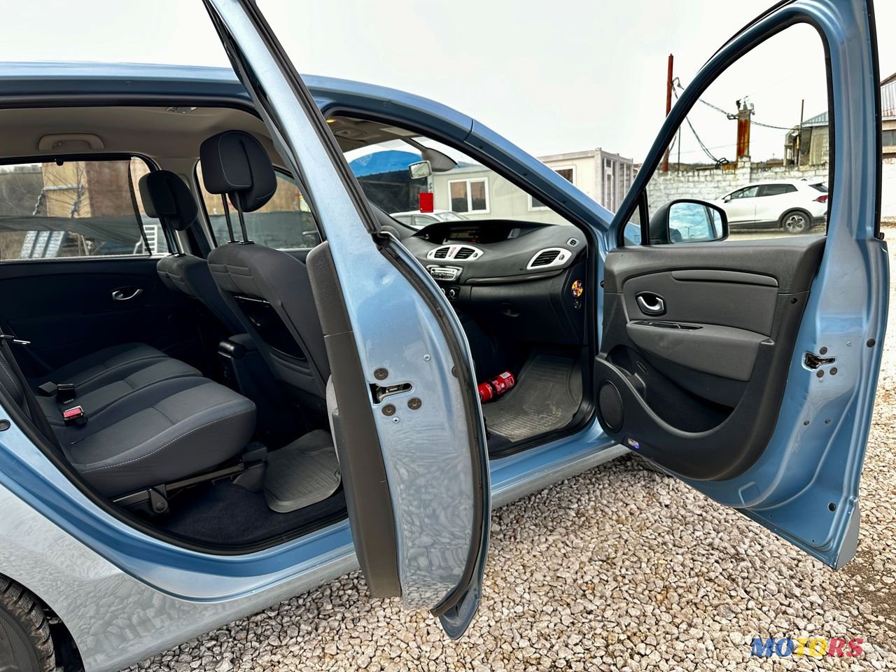 2010' Renault Grand Scenic photo #5