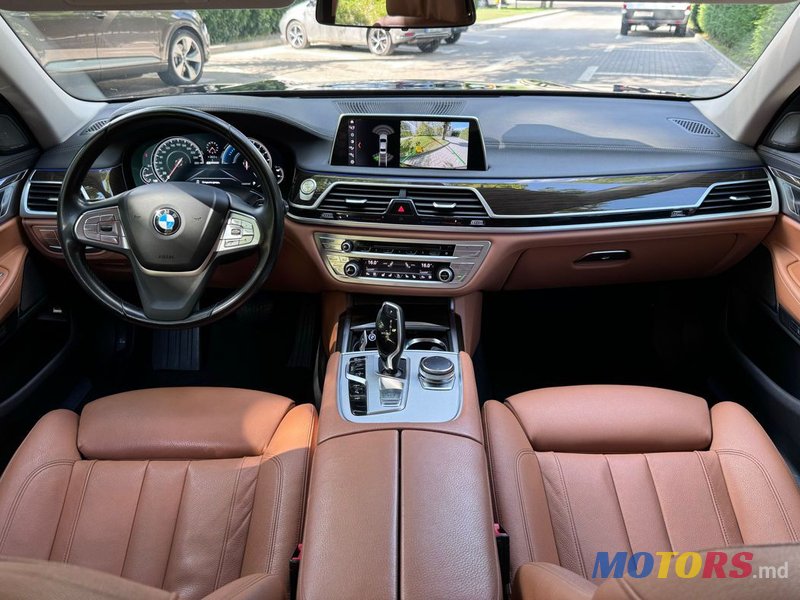 2017' BMW 7 Series photo #6