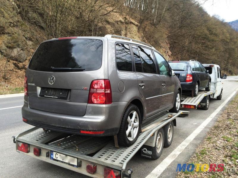 2007' Volkswagen Touran photo #3