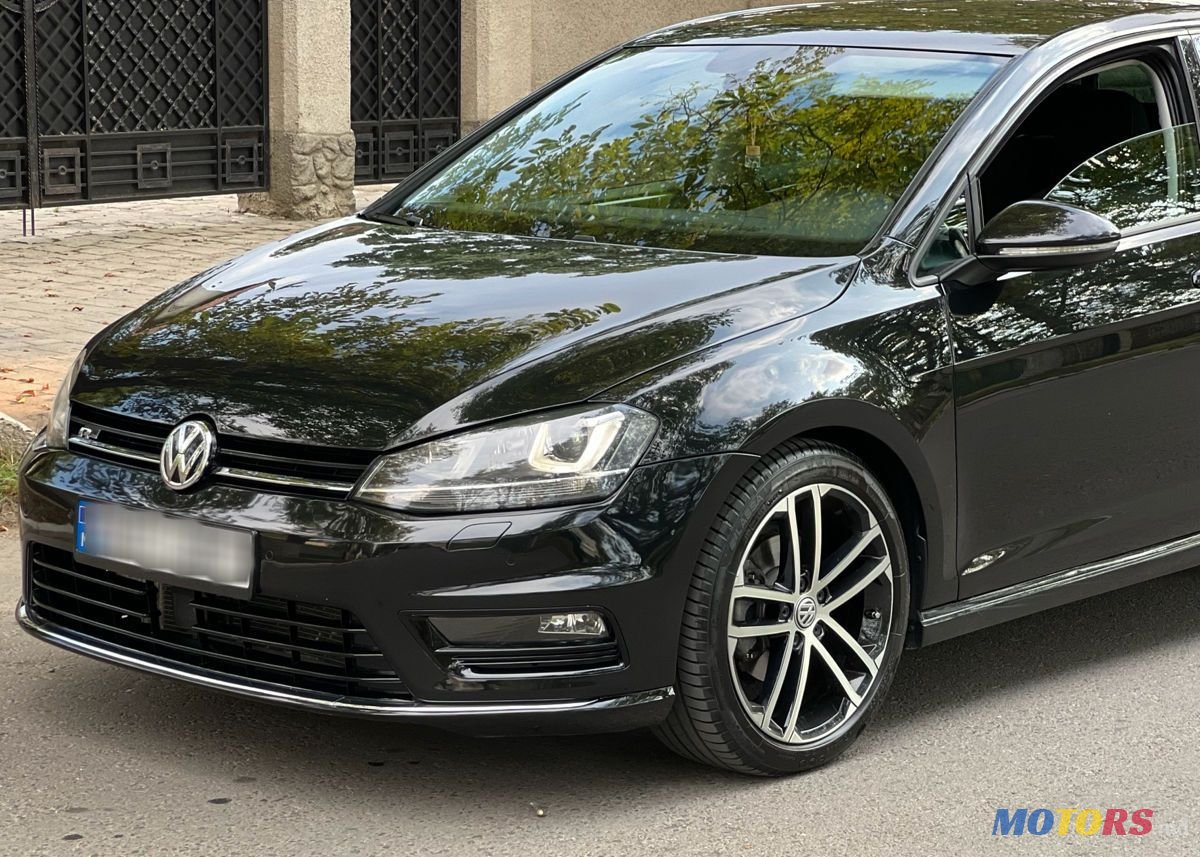 2017' Volkswagen Golf photo #6