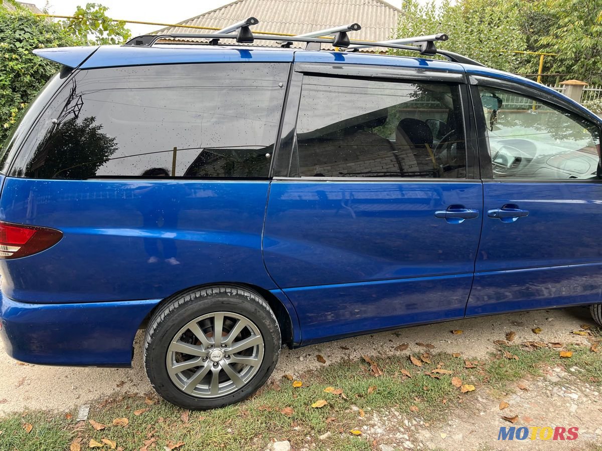 2004' Toyota Previa photo #2