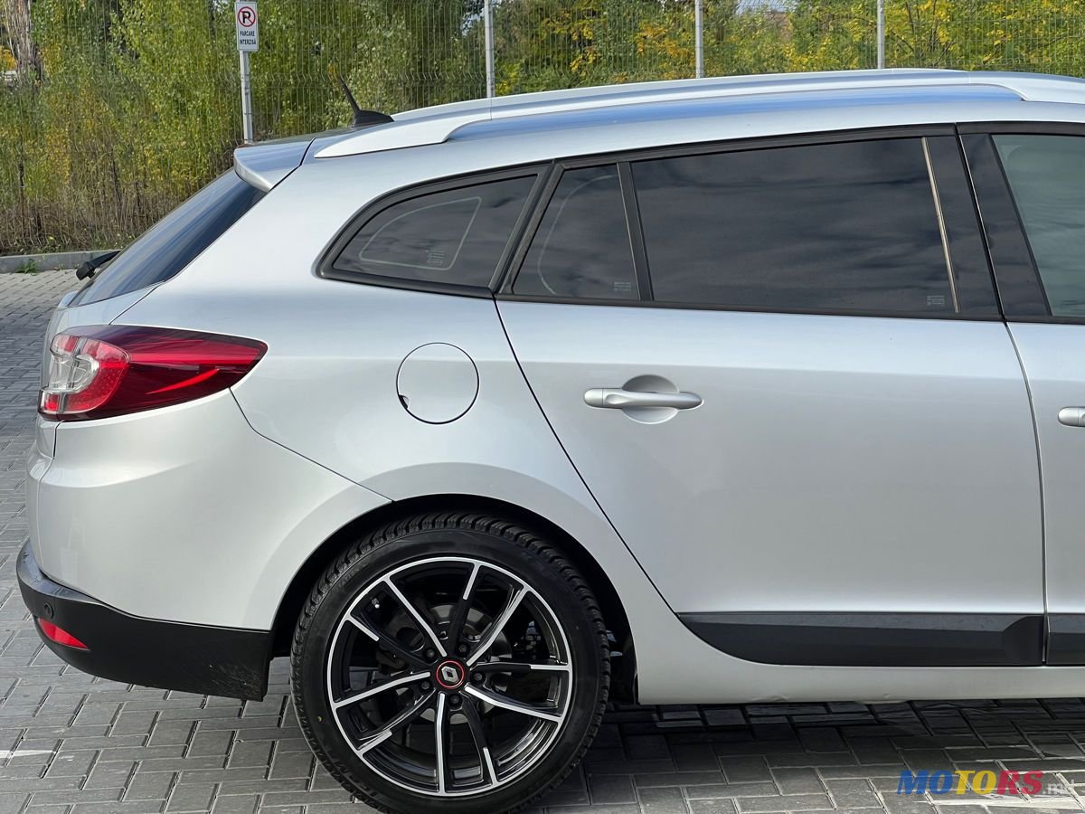 2012' Renault Megane photo #2