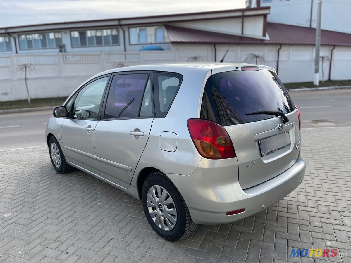 2004' Toyota Corolla Verso photo #3