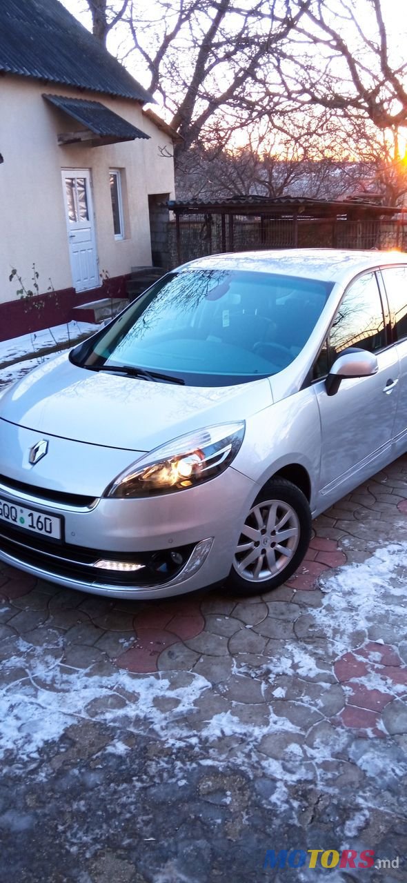 2012' Renault Grand Scenic photo #1