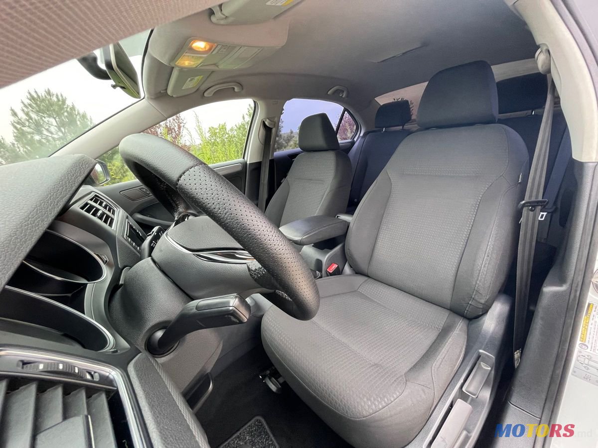 2015' Volkswagen Jetta photo #6