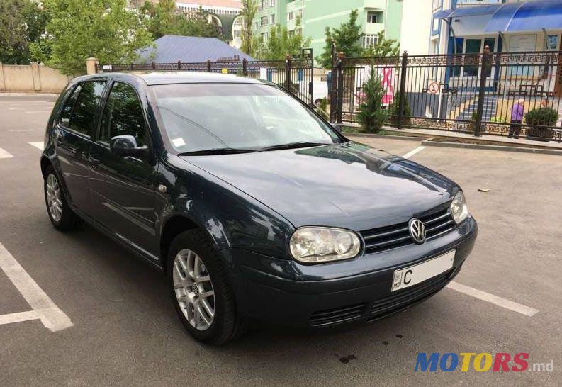 2002' Volkswagen Golf photo #2