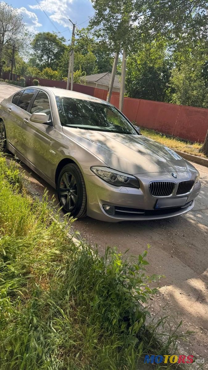 2011' BMW 5 Series photo #2