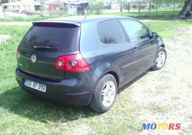 2004' Volkswagen Golf photo #2