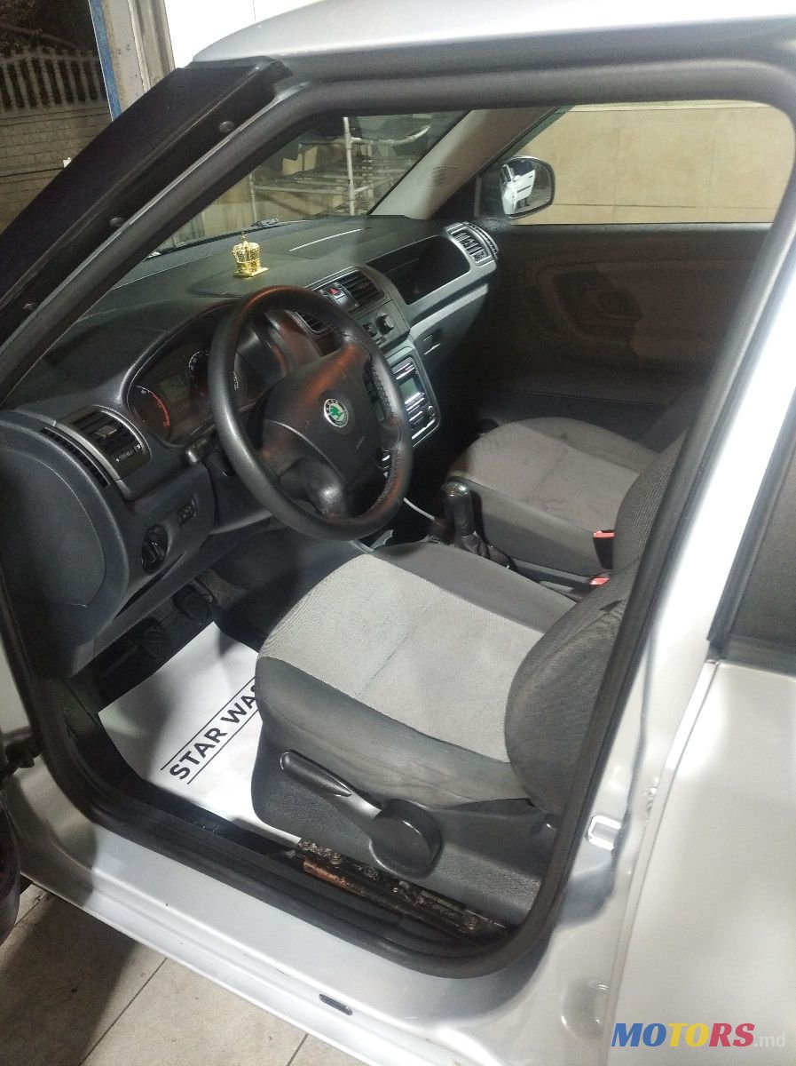 2008' Skoda Fabia photo #5