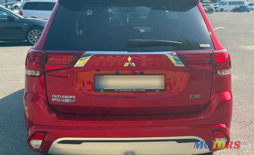 2021' Mitsubishi Outlander photo #3