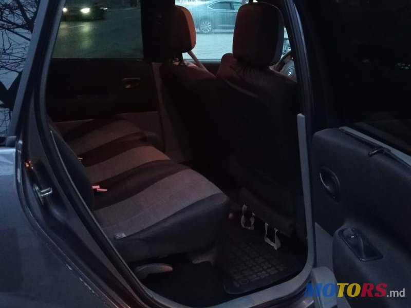 2005' Renault Grand Scenic photo #2