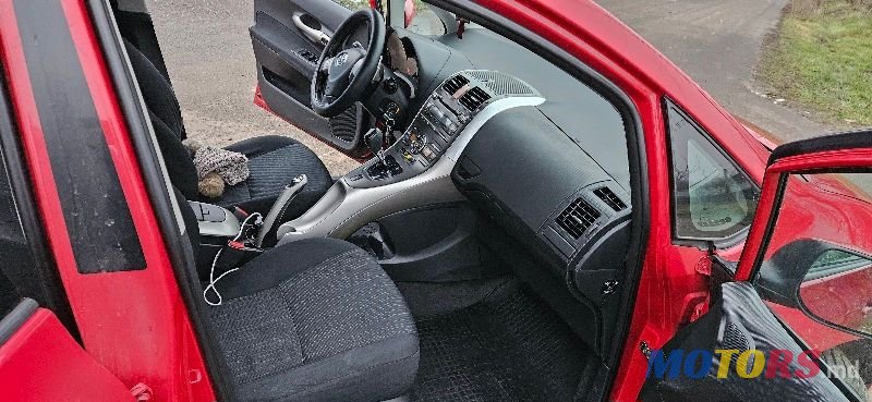 2007' Toyota Auris photo #5
