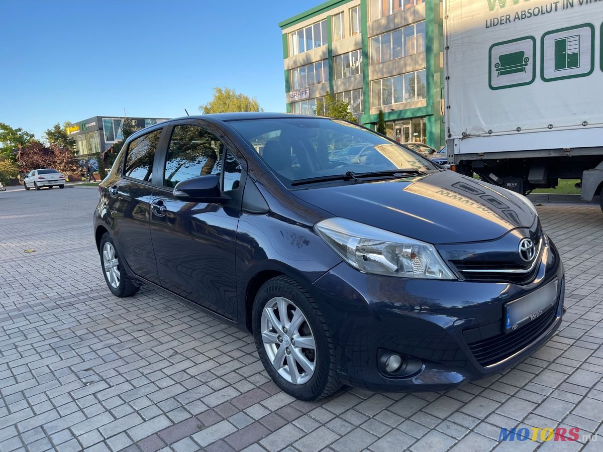 2011' Toyota Yaris photo #5