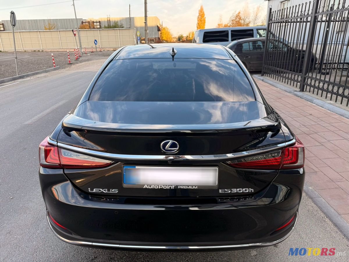 2019' Lexus Es Series photo #5