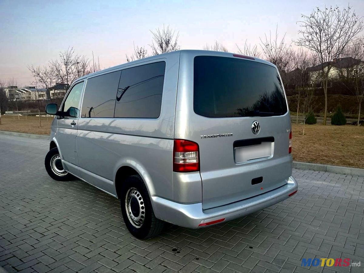 2013' Volkswagen Transporter photo #3
