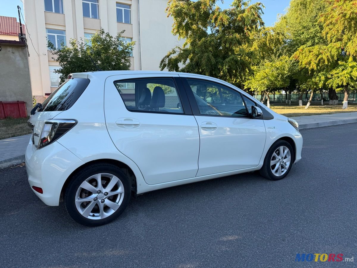 2013' Toyota Yaris photo #4