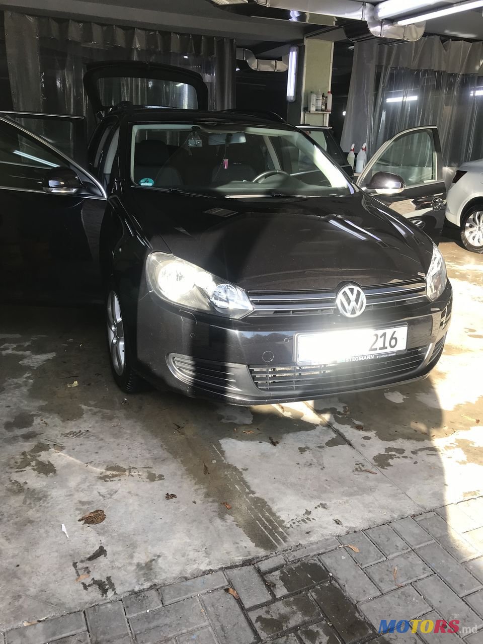 2011' Volkswagen Golf photo #2