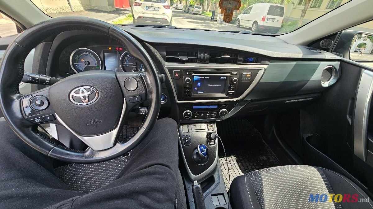 2013' Toyota Auris photo #1