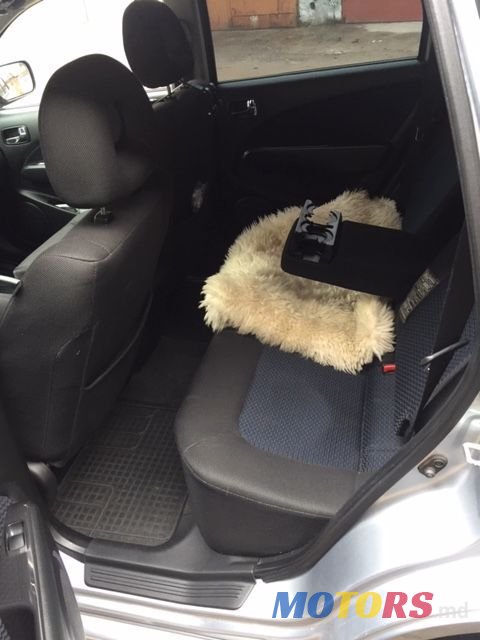 2008' Mitsubishi Outlander photo #5