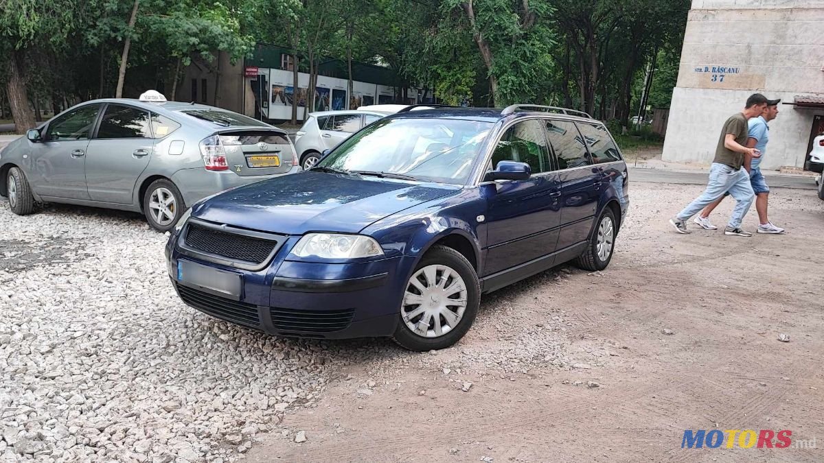 2002' Volkswagen Passat photo #1