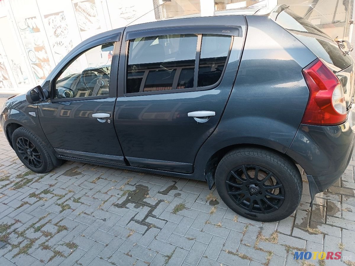 2010' Dacia Sandero photo #1