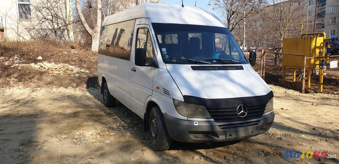 2001' Mercedes-Benz 313 photo #1