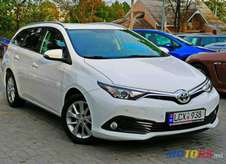 2016' Toyota Auris photo #4