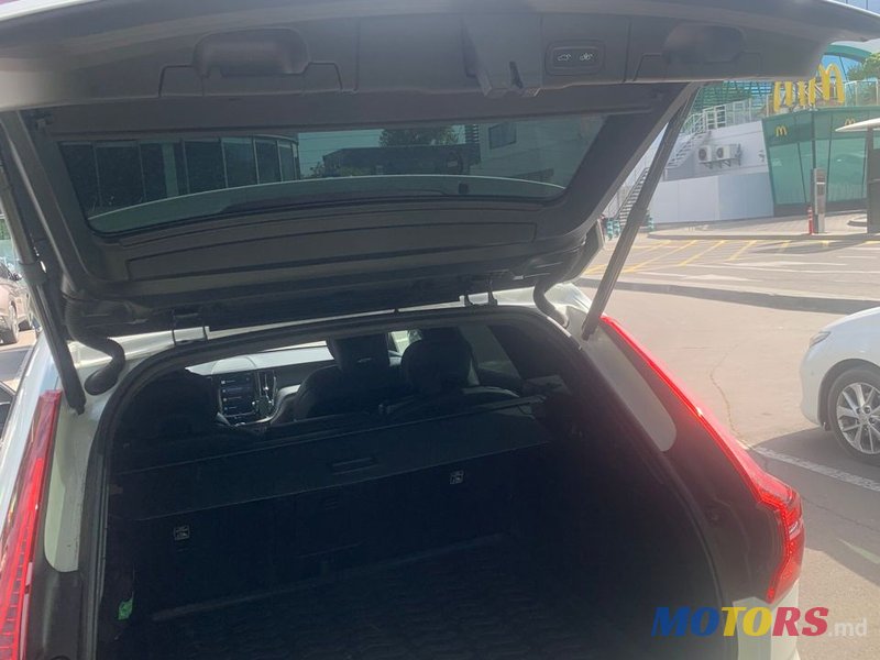 2022' Volvo XC60 photo #6