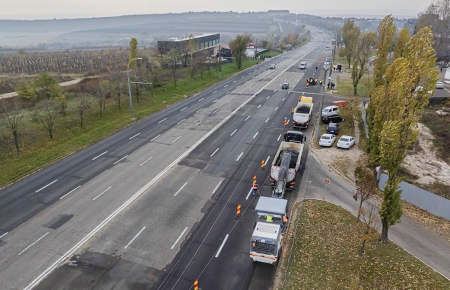 Şoseaua Hânceşti, una din arterele mari de intrare în Chişinău, construită din plăci de beton, va fi reparată profund pentru a-i remedia starea precară