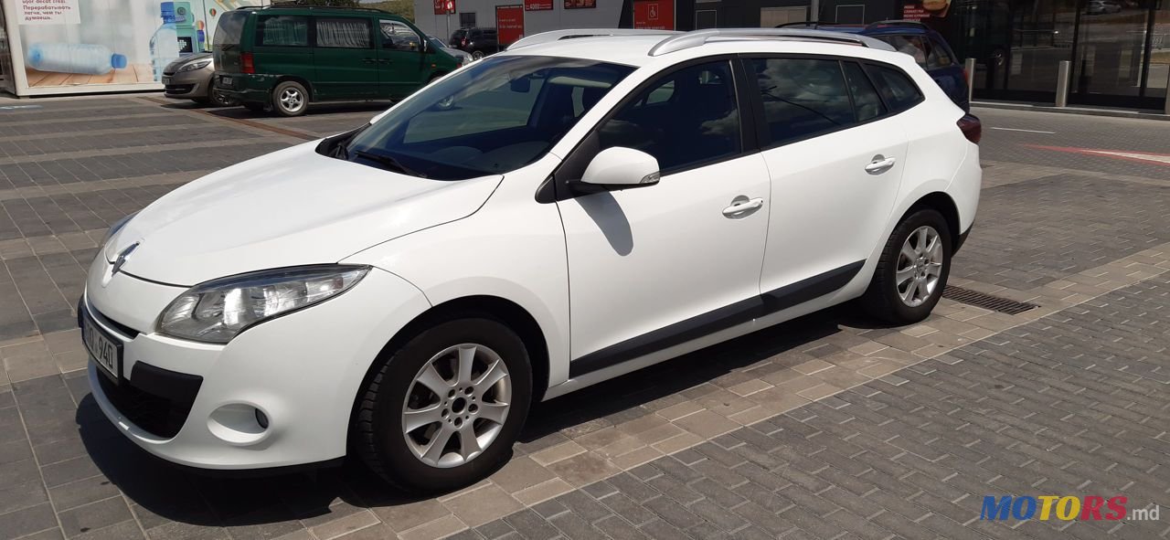 2011' Renault Megane photo #1