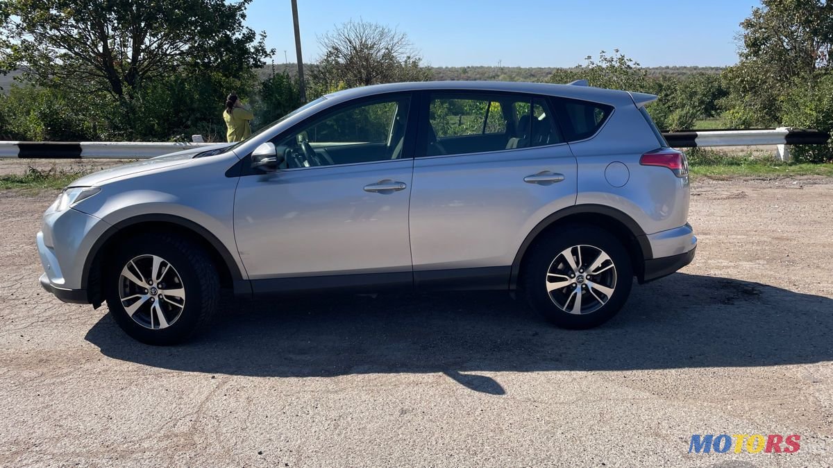 2016' Toyota RAV4 photo #3