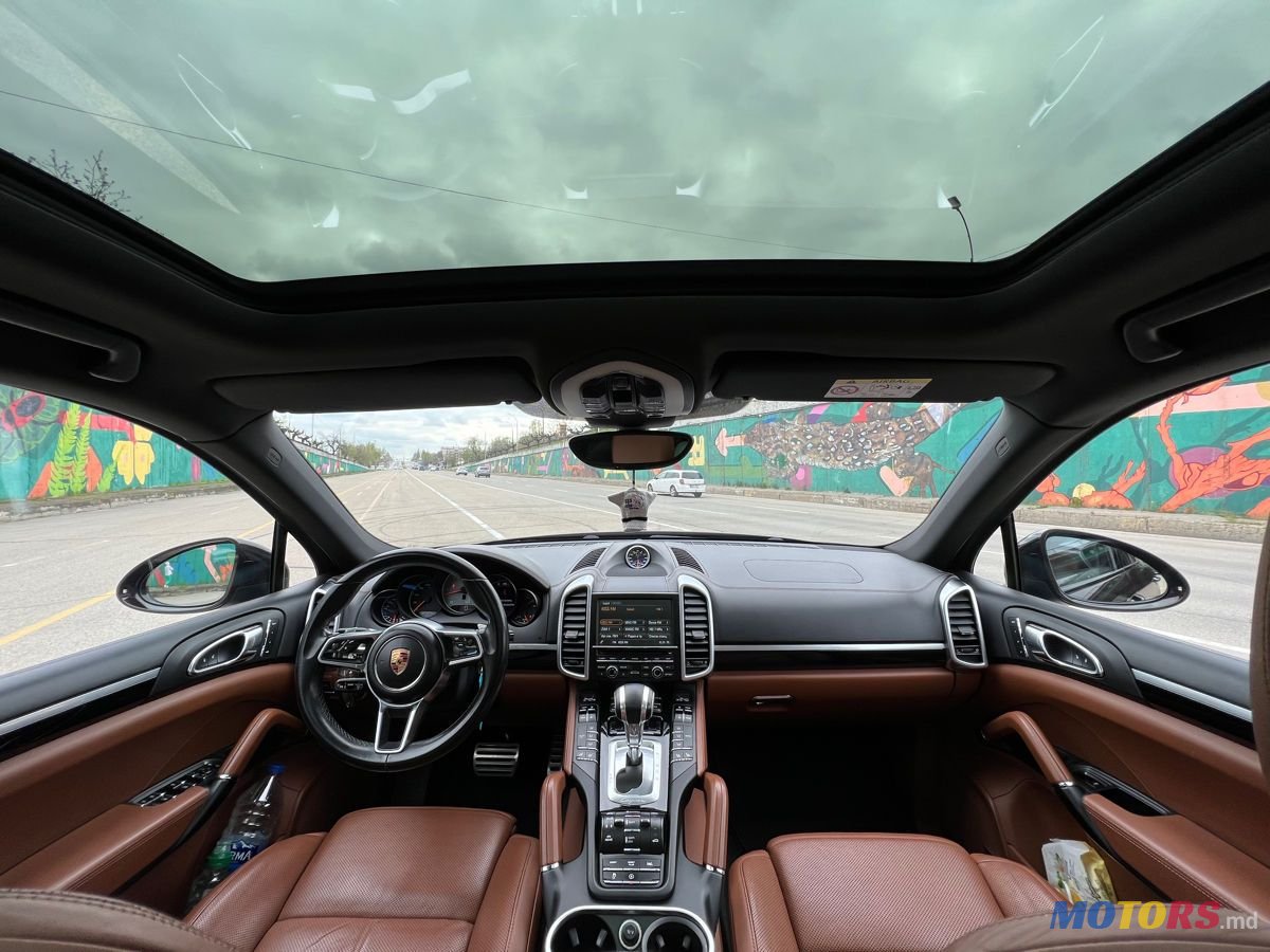 2016' Porsche Cayenne photo #5
