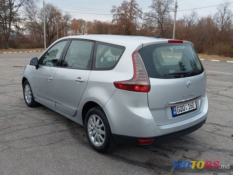 2012' Renault Grand Scenic photo #2