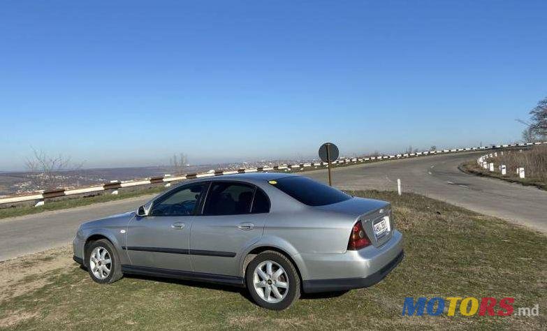 2005' Chevrolet Evanda photo #1