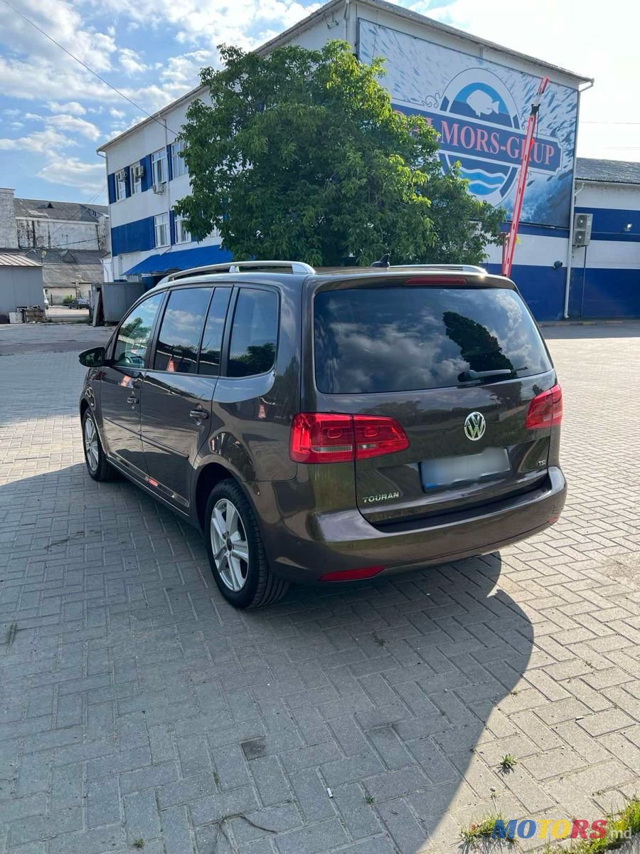 2012' Volkswagen Touran photo #3