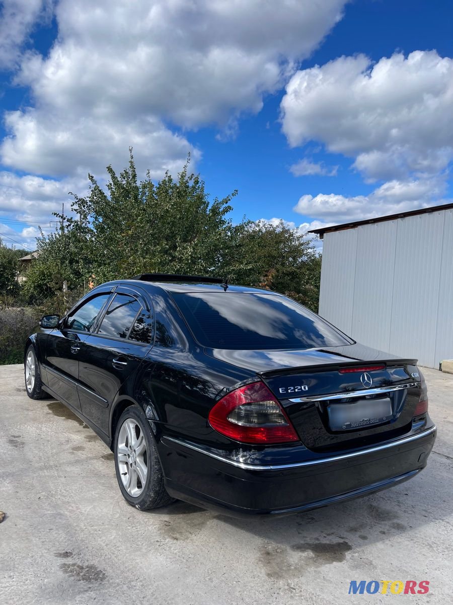 2008' Mercedes-Benz E-Class photo #4