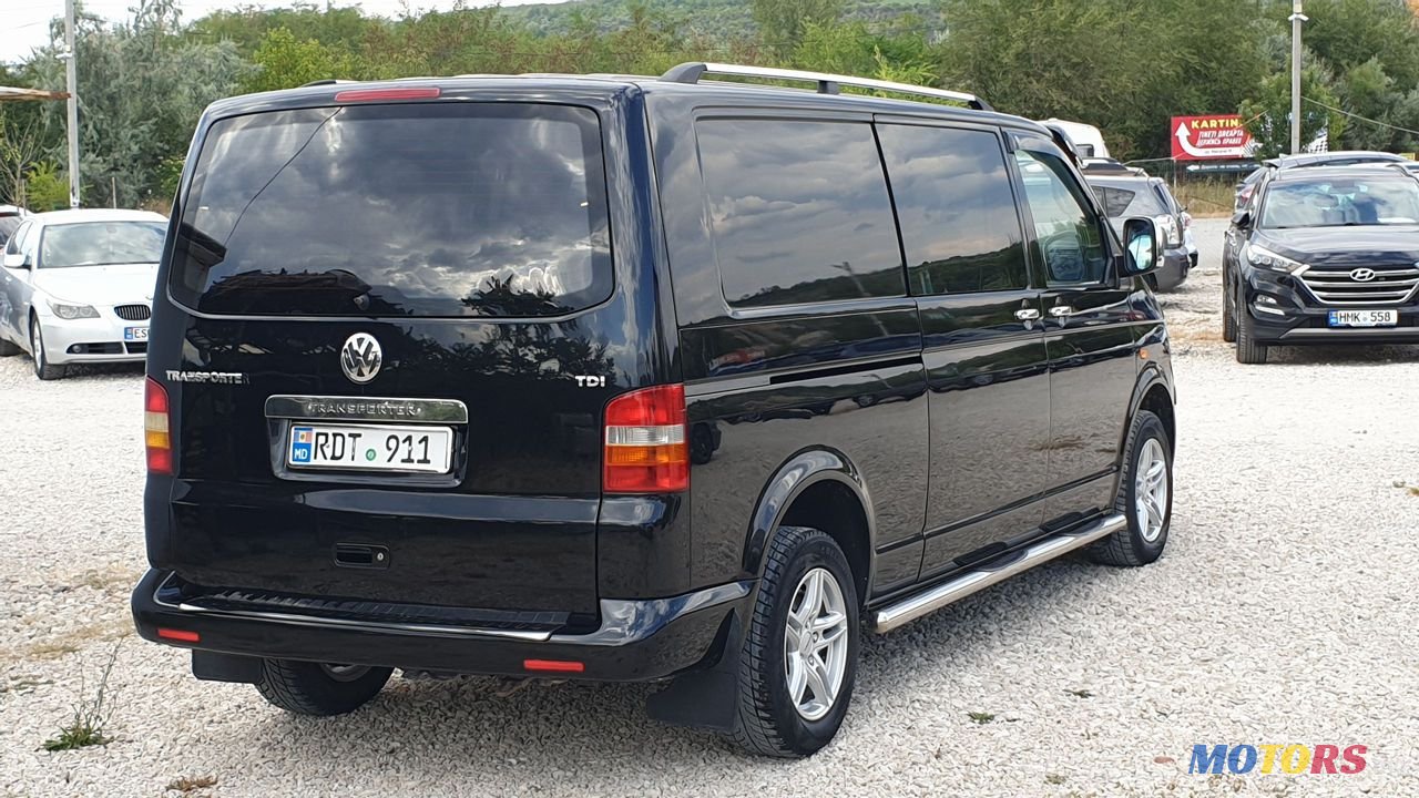 2008' Volkswagen Transporter photo #3