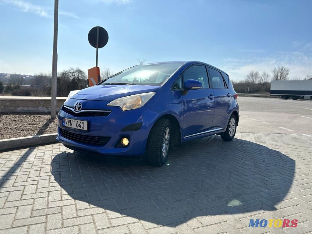 2011' Toyota Verso S photo #2