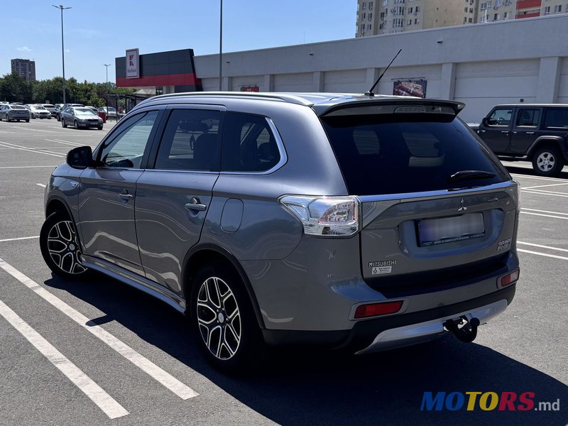 2015' Mitsubishi Outlander photo #3