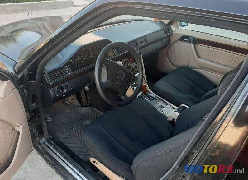 1993' Mercedes-Benz 124 photo #2