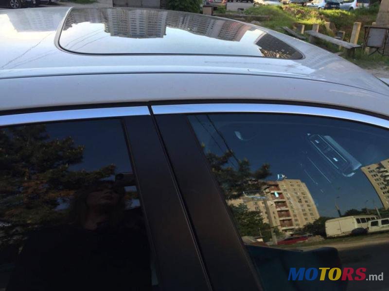 2011' BMW 5 Series photo #4