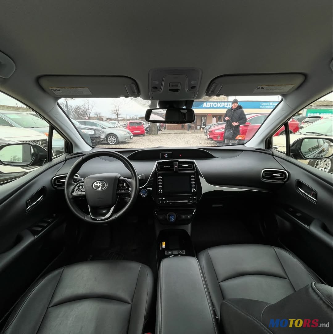 2019' Toyota Prius AWDE XLE photo #3