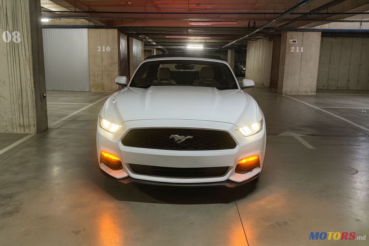 2017' Ford Mustang photo #2