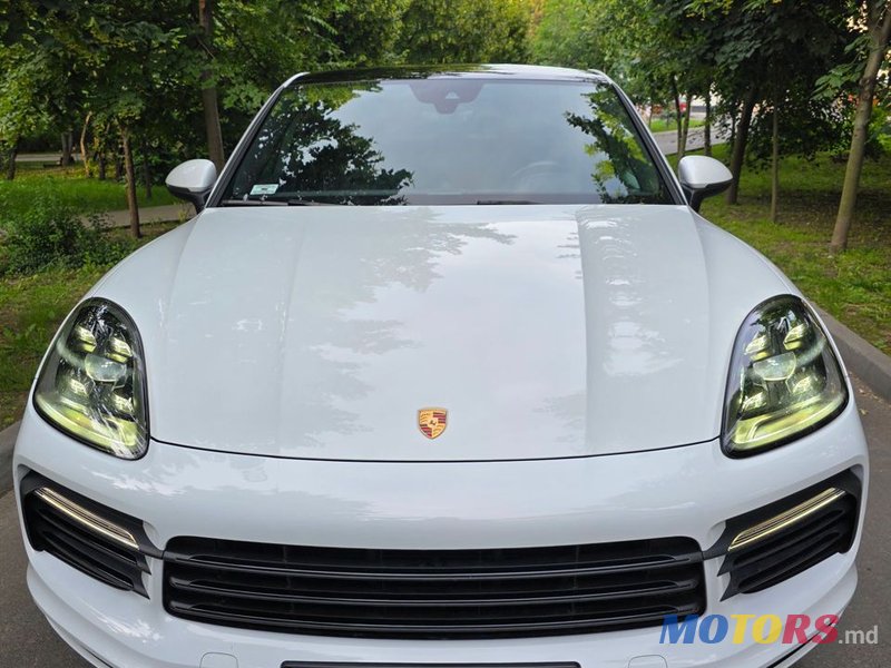 2020' Porsche Cayenne Coupe photo #3