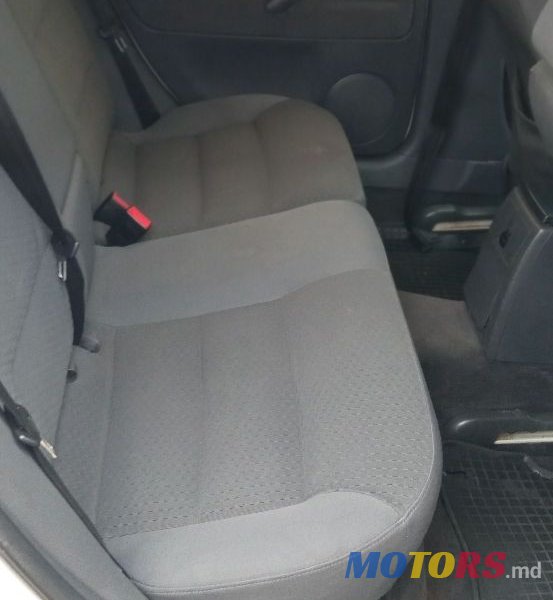 2004' Volkswagen Passat photo #3