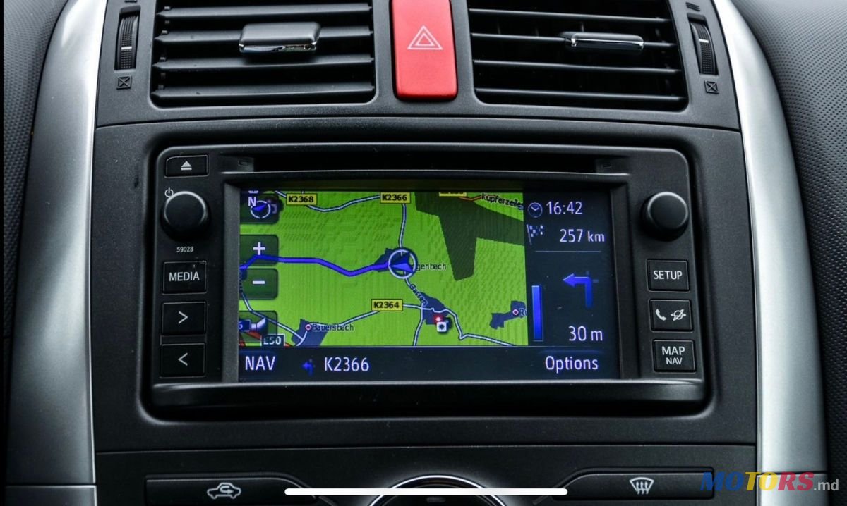 2012' Toyota Auris photo #4