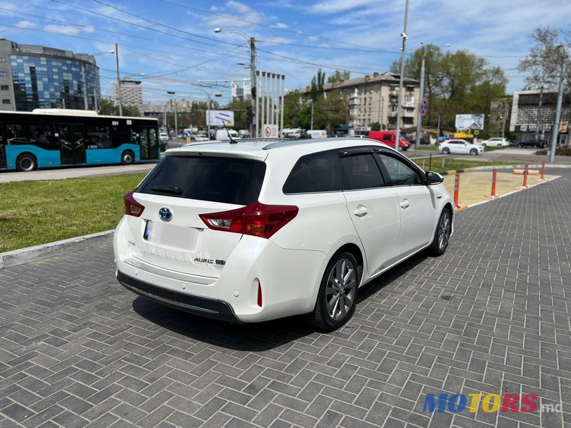 2013' Toyota Auris photo #2