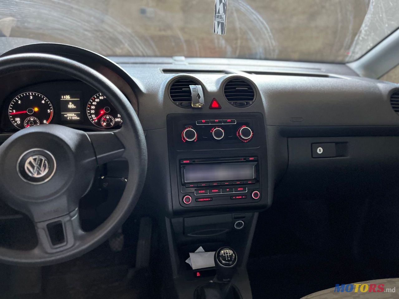 2013' Volkswagen Caddy photo #5