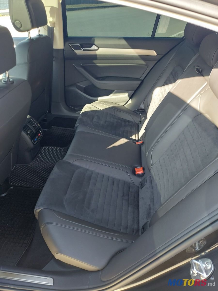 2019' Volkswagen Passat photo #6