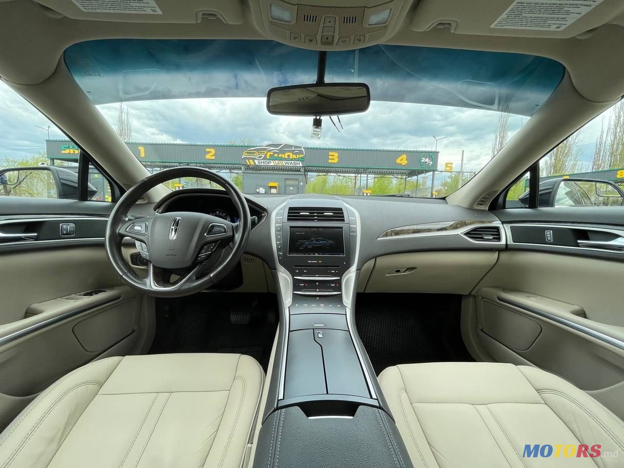 2015' Lincoln MKZ photo #5